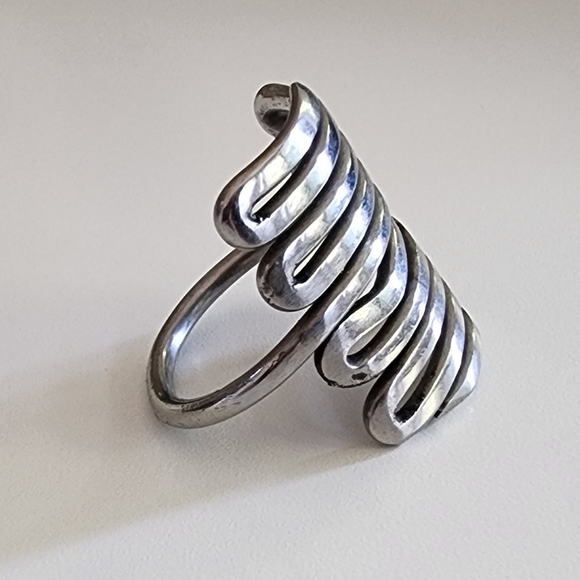 Silver ring - Picture 2 of 3
